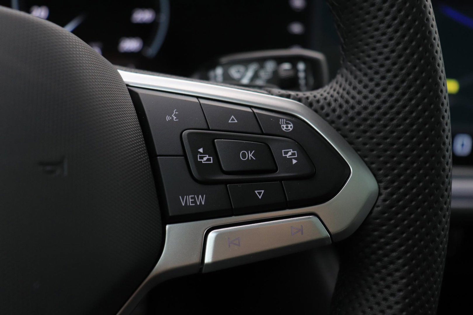 Volkswagen Touareg 3.0 TSi eHybrid 4MOTION R | FINAL EDITION | Luchtvering | Trekhaak | Panoramdak | Dynaudio | 360° Camera