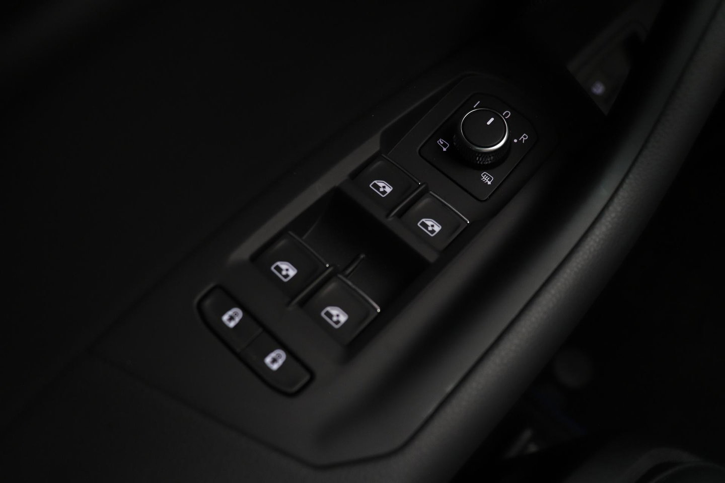 Volkswagen Touareg 3.0 TSi eHybrid 4MOTION R | FINAL EDITION | Luchtvering | Trekhaak | Panoramdak | Dynaudio | 360° Camera