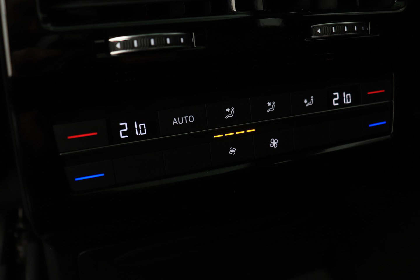 Volkswagen Touareg 3.0 TSi eHybrid 4MOTION R | FINAL EDITION | Luchtvering | Trekhaak | Panoramdak | Dynaudio | 360° Camera