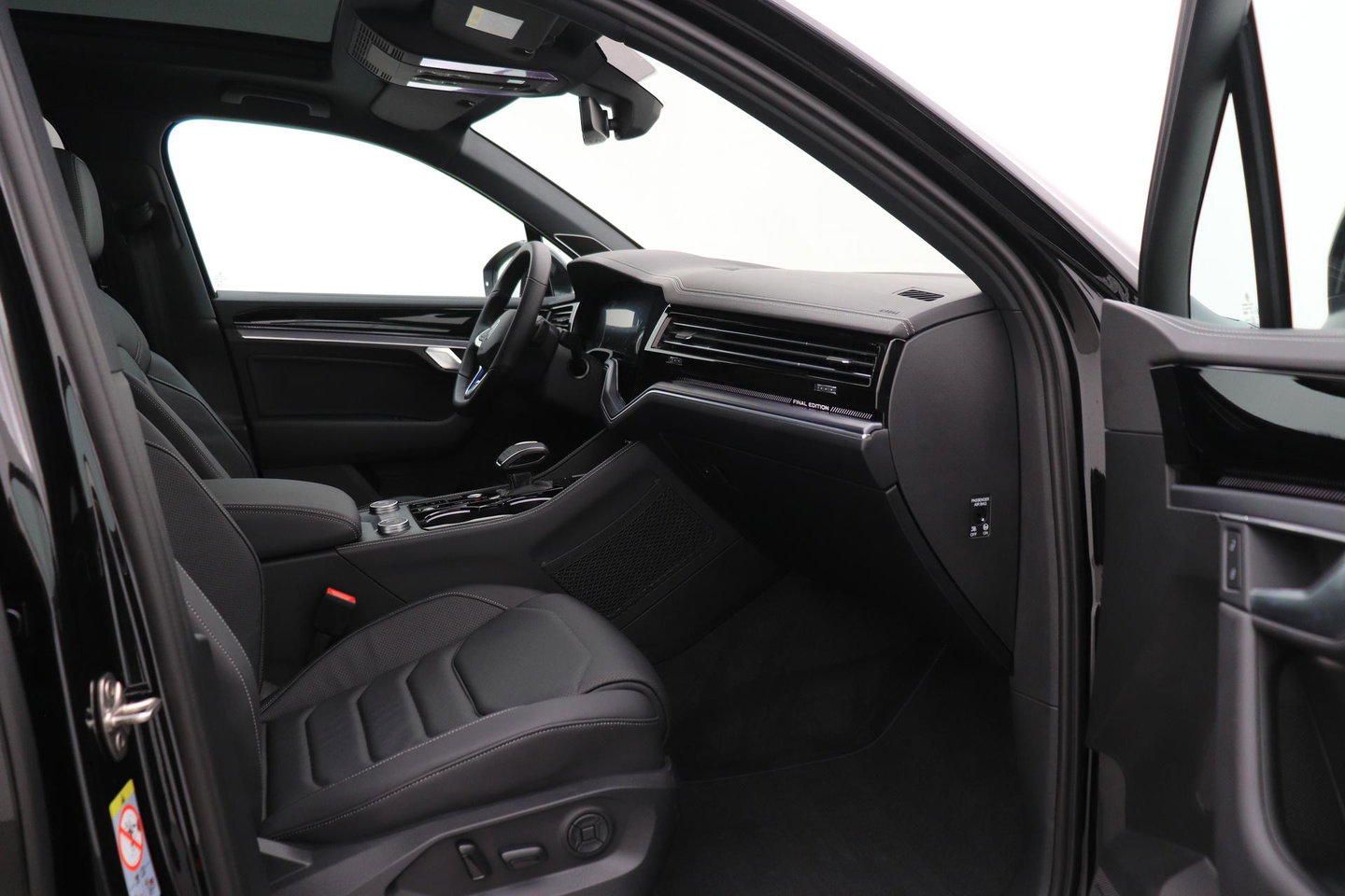 Volkswagen Touareg 3.0 TSi eHybrid 4MOTION R | FINAL EDITION | Luchtvering | Trekhaak | Panoramdak | Dynaudio | 360° Camera