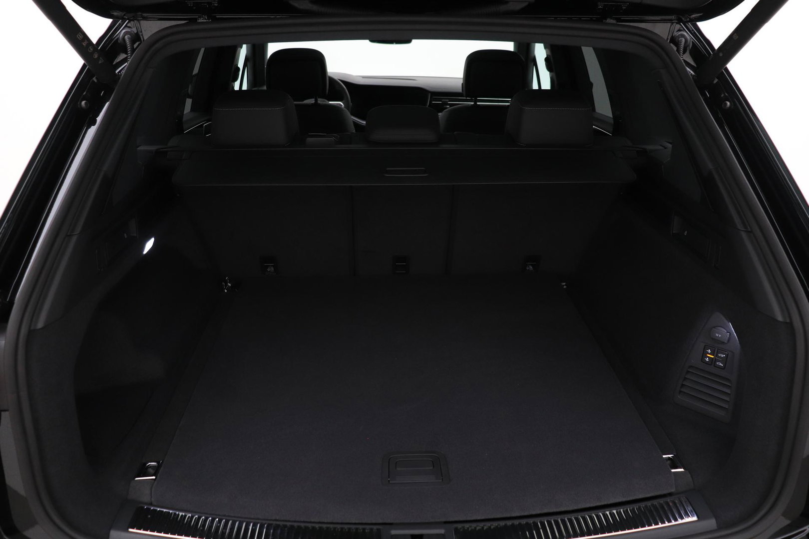 Volkswagen Touareg 3.0 TSi eHybrid 4MOTION R | FINAL EDITION | Luchtvering | Trekhaak | Panoramdak | Dynaudio | 360° Camera