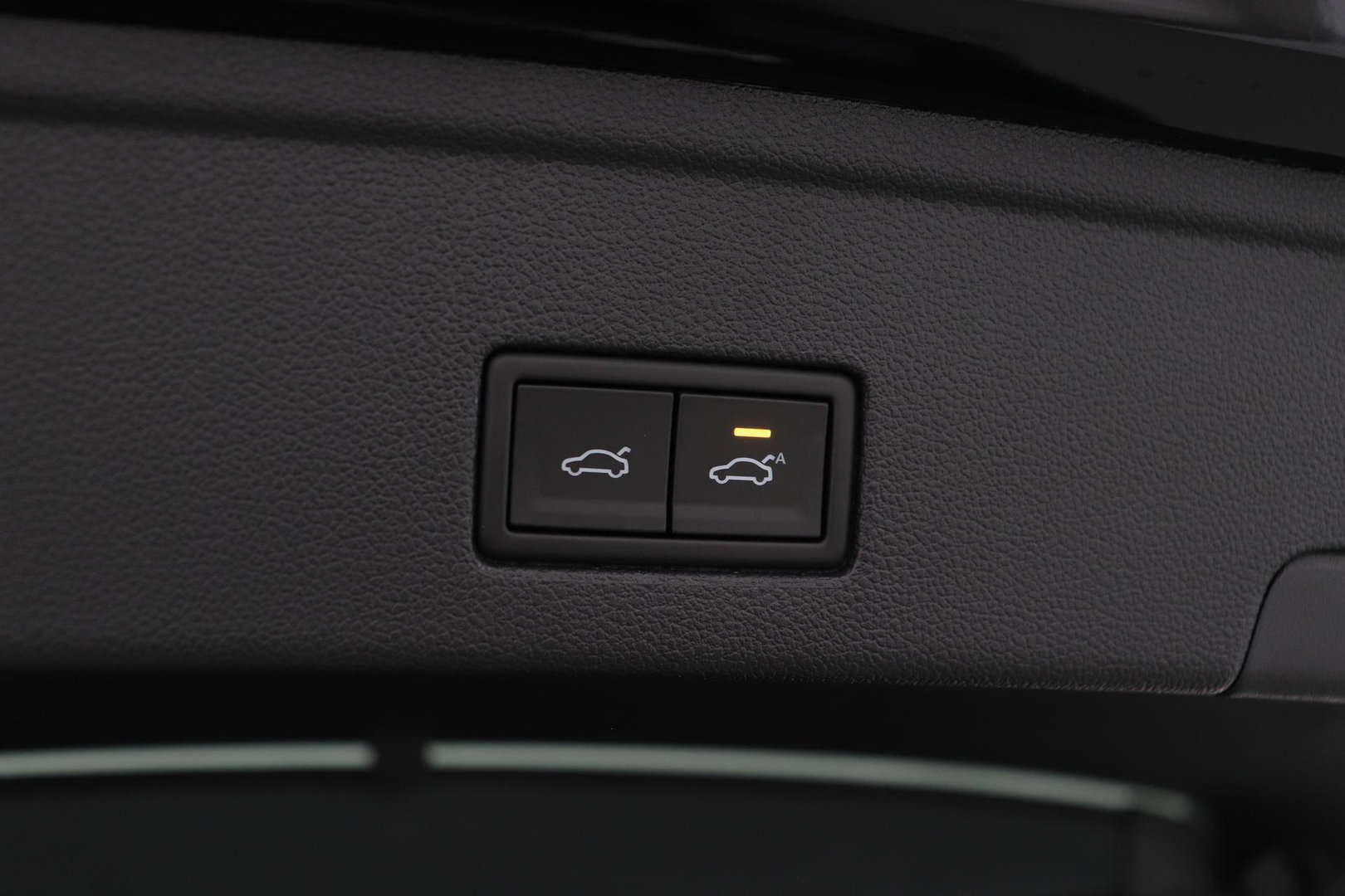 Volkswagen Touareg 3.0 TSi eHybrid 4MOTION R | FINAL EDITION | Luchtvering | Trekhaak | Panoramdak | Dynaudio | 360° Camera