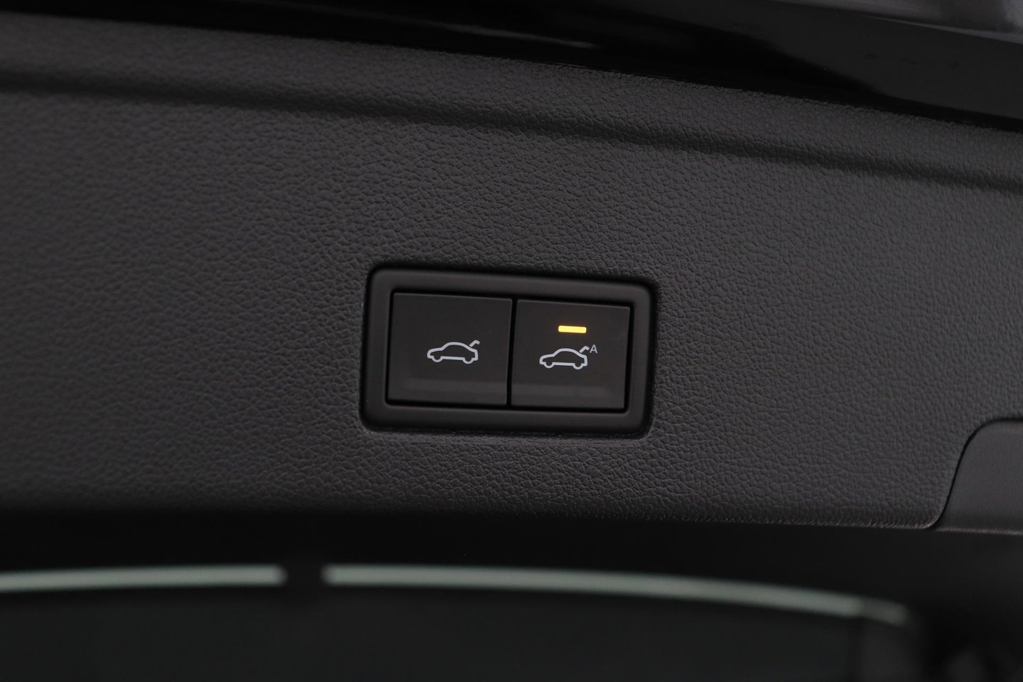 Volkswagen Touareg 3.0 TSi eHybrid 4MOTION R | FINAL EDITION | Luchtvering | Trekhaak | Panoramdak | Dynaudio | 360° Camera