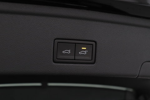 Volkswagen Touareg 3.0 TSi eHybrid 4MOTION R | FINAL EDITION | Luchtvering | Trekhaak | Panoramdak | Dynaudio | 360° Camera