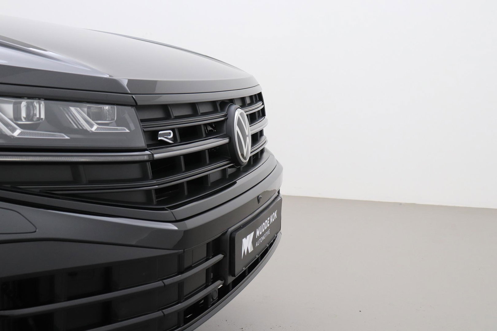 Volkswagen Touareg 3.0 TSi eHybrid 4MOTION R | FINAL EDITION | Luchtvering | Trekhaak | Panoramdak | Dynaudio | 360° Camera