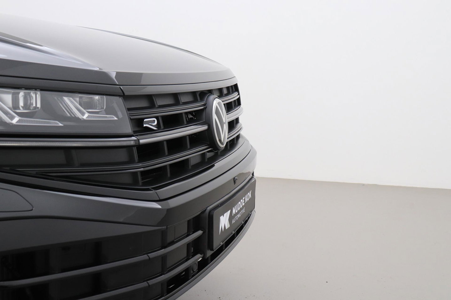 Volkswagen Touareg 3.0 TSi eHybrid 4MOTION R | FINAL EDITION | Luchtvering | Trekhaak | Panoramdak | Dynaudio | 360° Camera