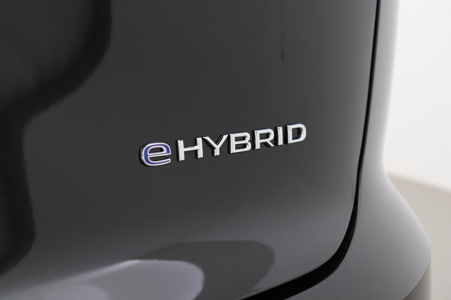Volkswagen Touareg 3.0 TSi eHybrid 4MOTION R | FINAL EDITION | Luchtvering | Trekhaak | Panoramdak | Dynaudio | 360° Camera