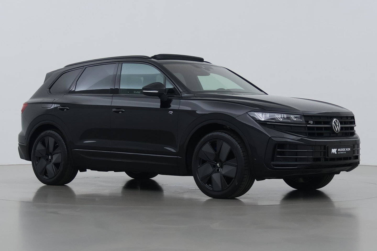 Volkswagen Touareg 3.0 TSi eHybrid 4MOTION R | FINAL EDITION | Luchtvering | Trekhaak | Panoramdak | Dynaudio | 360° Camera