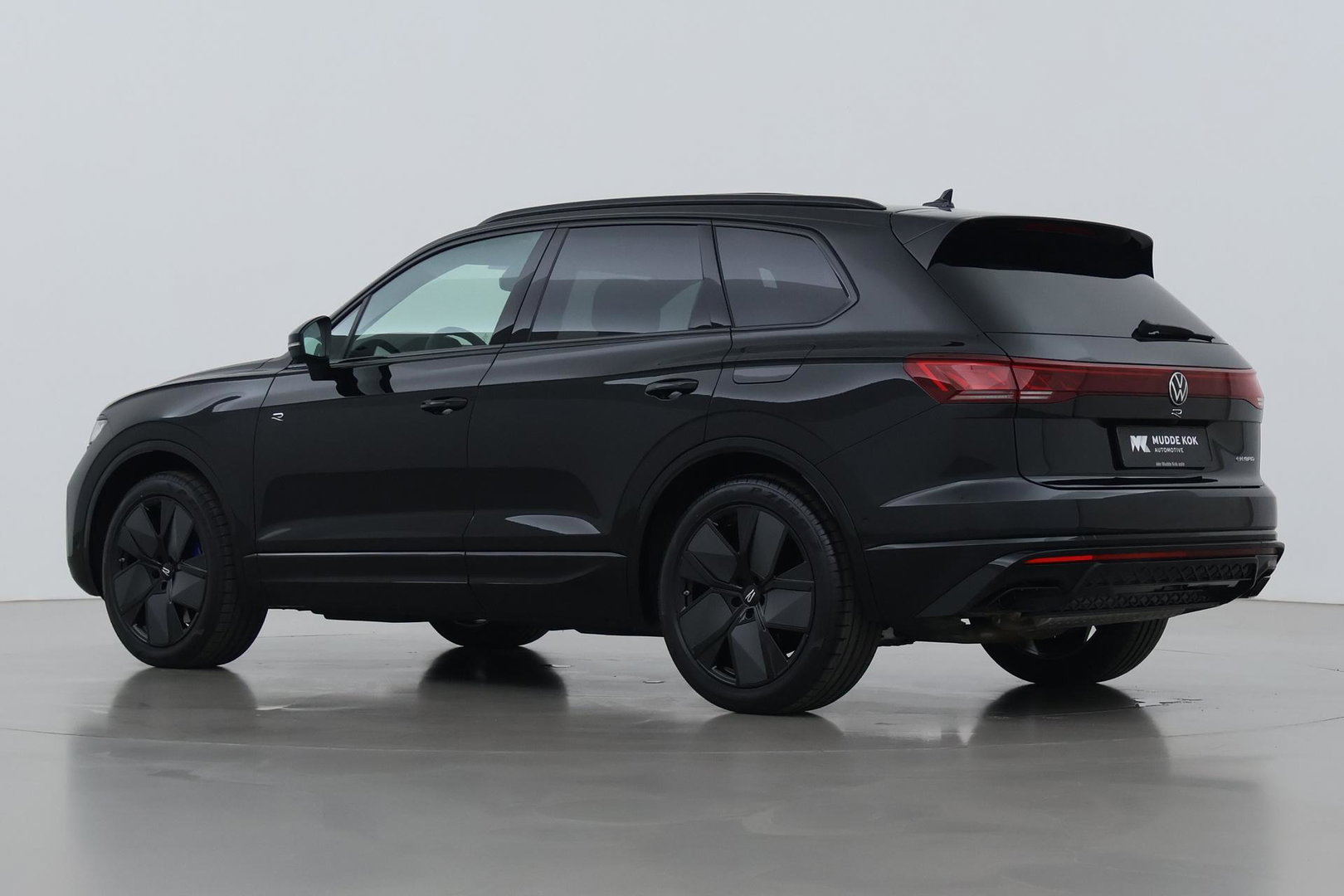 Volkswagen Touareg 3.0 TSi eHybrid 4MOTION R | FINAL EDITION | Luchtvering | Trekhaak | Panoramdak | Dynaudio | 360° Camera