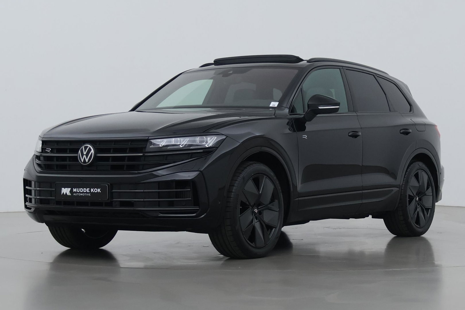 Volkswagen Touareg 3.0 TSi eHybrid 4MOTION R | FINAL EDITION | Luchtvering | Trekhaak | Panoramdak | Dynaudio | 360° Camera