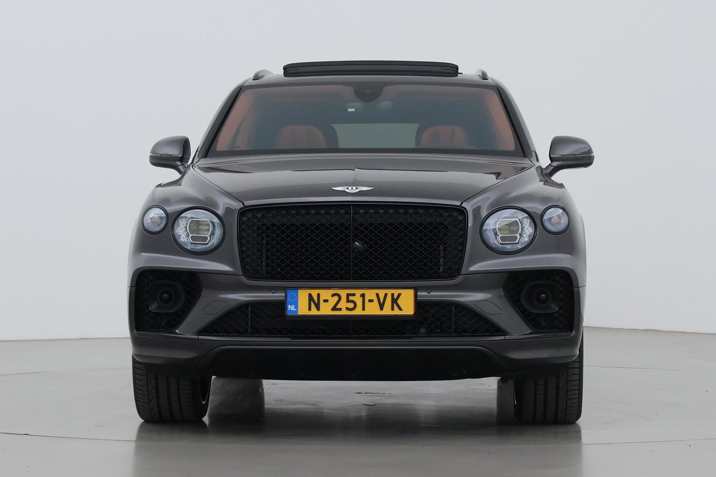 Bentley Bentayga 4.0 V8 | NL-Auto | 22 Inch | Luchtvering | Head-Up | Panoramadak | 360° Camera