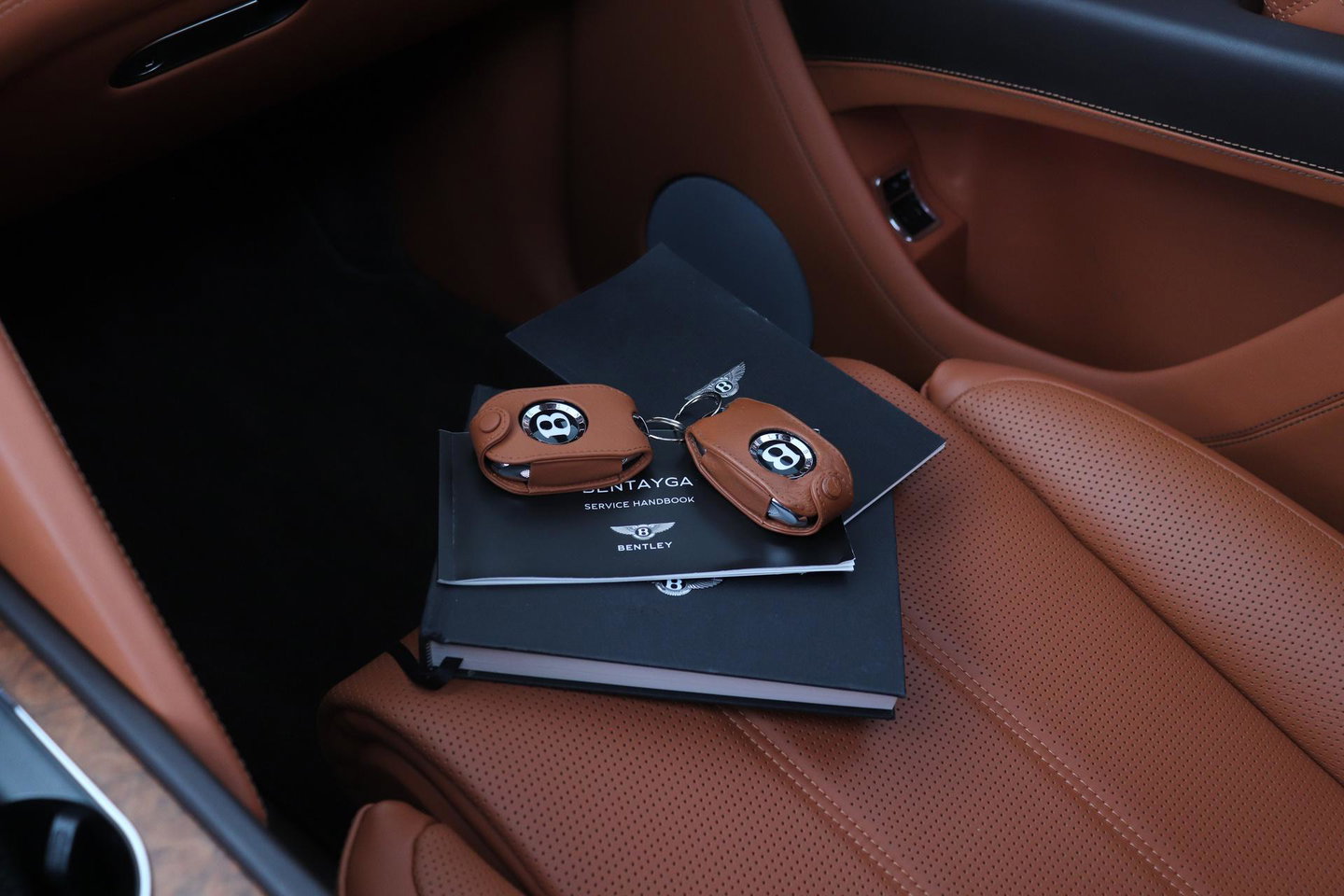 Bentley Bentayga 4.0 V8 | NL-Auto | 22 Inch | Luchtvering | Head-Up | Panoramadak | 360° Camera