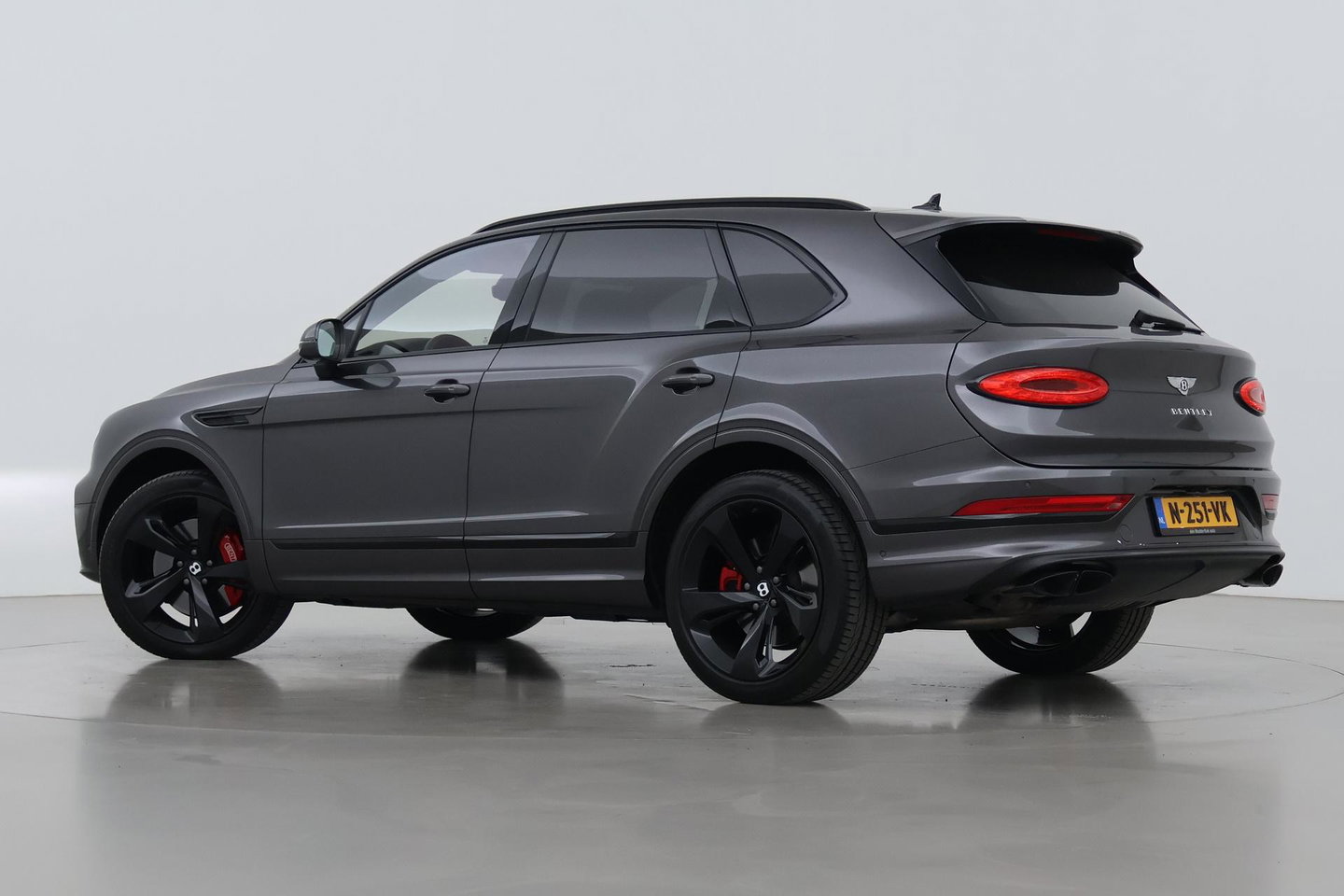 Bentley Bentayga 4.0 V8 | NL-Auto | 22 Inch | Luchtvering | Head-Up | Panoramadak | 360° Camera