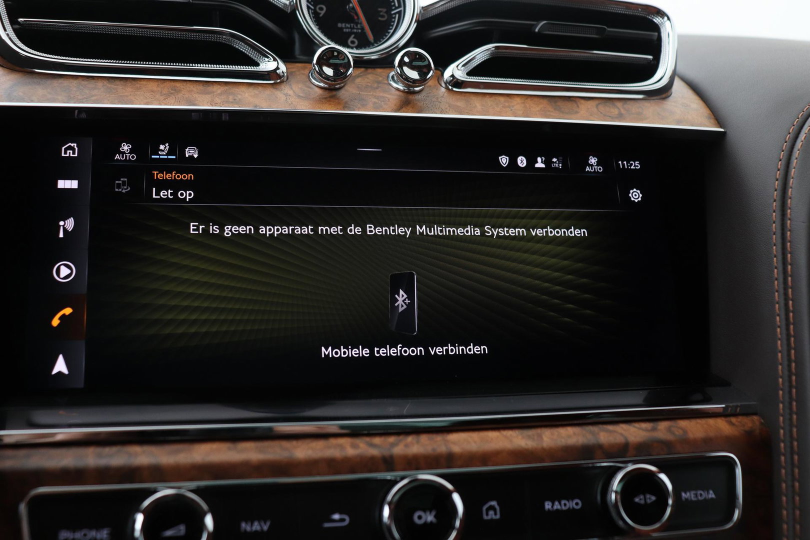 Bentley Bentayga 4.0 V8 | NL-Auto | 22 Inch | Luchtvering | Head-Up | Panoramadak | 360° Camera