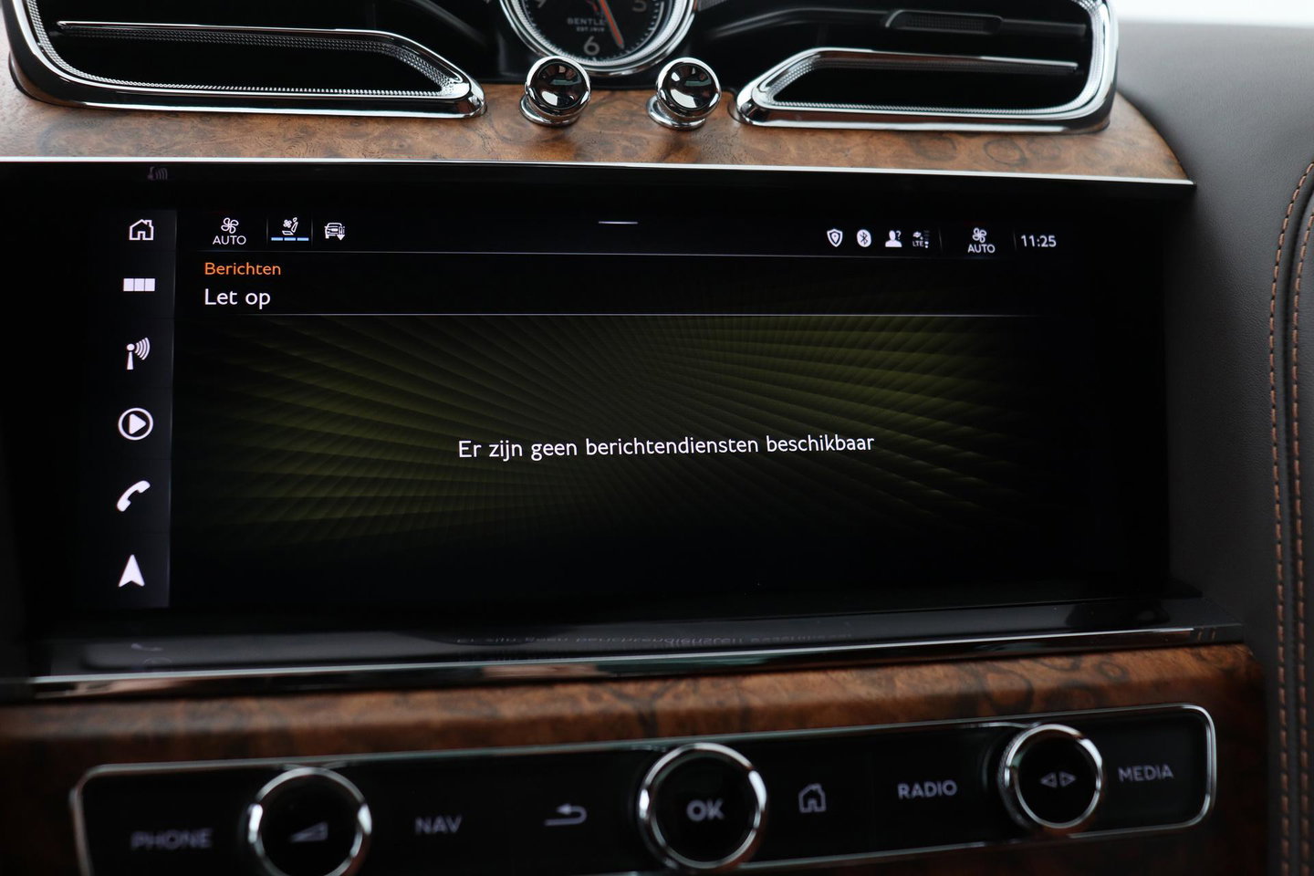 Bentley Bentayga 4.0 V8 | NL-Auto | 22 Inch | Luchtvering | Head-Up | Panoramadak | 360° Camera