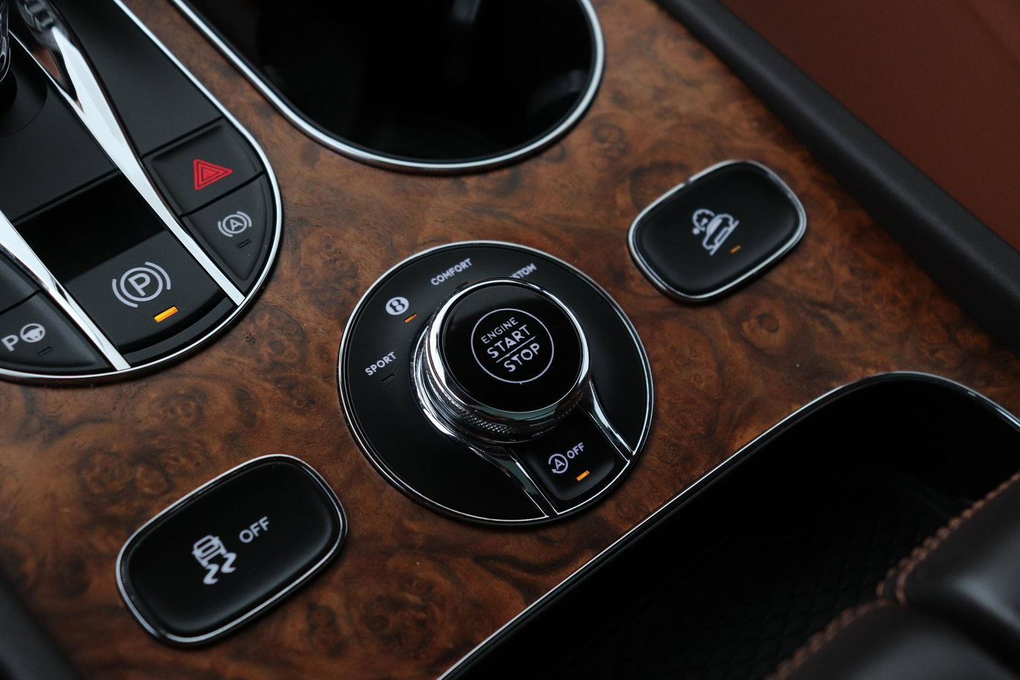Bentley Bentayga 4.0 V8 | NL-Auto | 22 Inch | Luchtvering | Head-Up | Panoramadak | 360° Camera