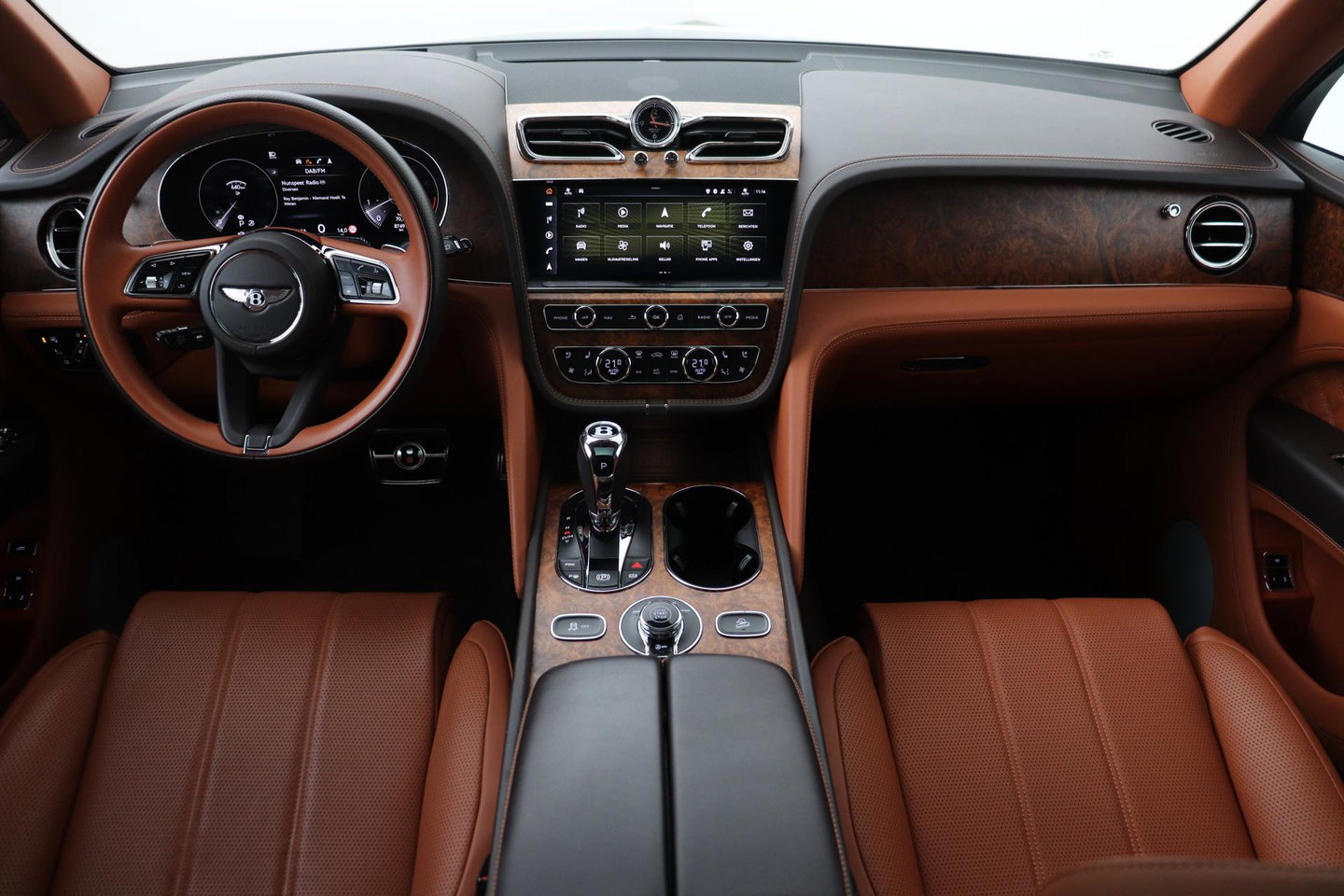 Bentley Bentayga 4.0 V8 | NL-Auto | 22 Inch | Luchtvering | Head-Up | Panoramadak | 360° Camera