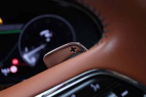Bentley Bentayga 4.0 V8 | NL-Auto | 22 Inch | Luchtvering | Head-Up | Panoramadak | 360° Camera