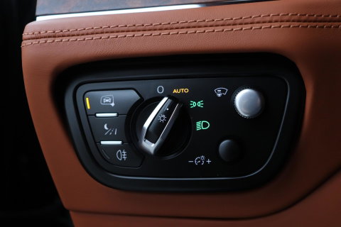 Bentley Bentayga 4.0 V8 | NL-Auto | 22 Inch | Luchtvering | Head-Up | Panoramadak | 360° Camera