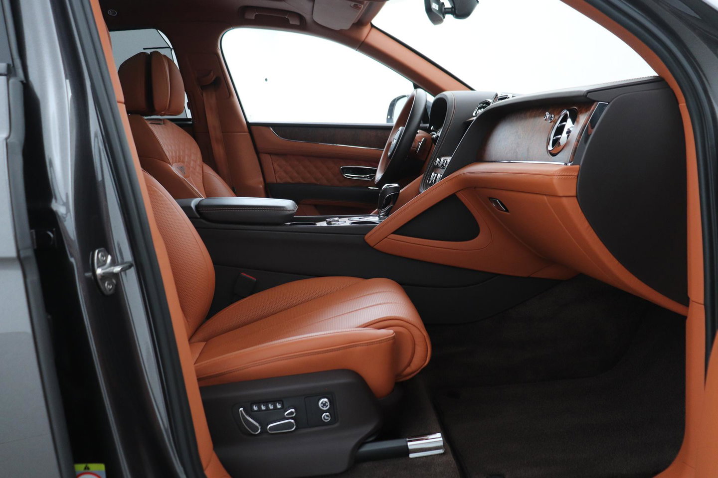 Bentley Bentayga 4.0 V8 | NL-Auto | 22 Inch | Luchtvering | Head-Up | Panoramadak | 360° Camera