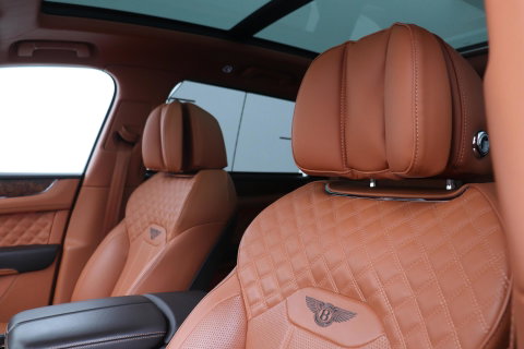 Bentley Bentayga 4.0 V8 | NL-Auto | 22 Inch | Luchtvering | Head-Up | Panoramadak | 360° Camera