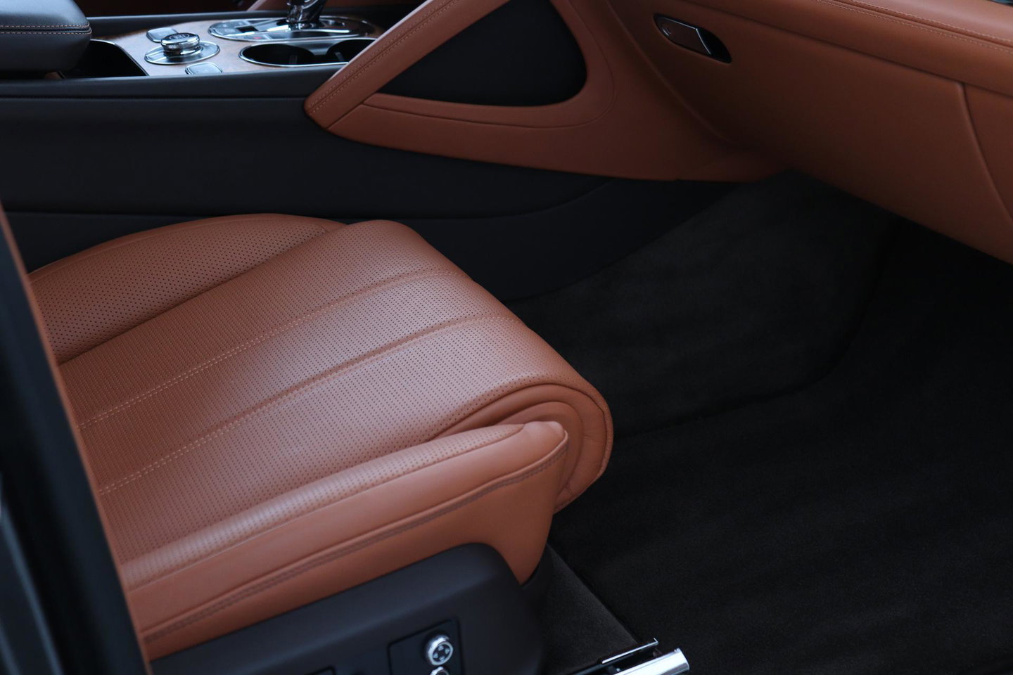 Bentley Bentayga 4.0 V8 | NL-Auto | 22 Inch | Luchtvering | Head-Up | Panoramadak | 360° Camera