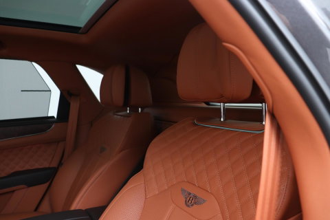 Bentley Bentayga 4.0 V8 | NL-Auto | 22 Inch | Luchtvering | Head-Up | Panoramadak | 360° Camera