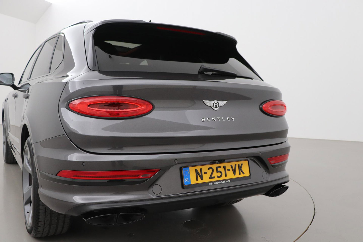 Bentley Bentayga 4.0 V8 | NL-Auto | 22 Inch | Luchtvering | Head-Up | Panoramadak | 360° Camera