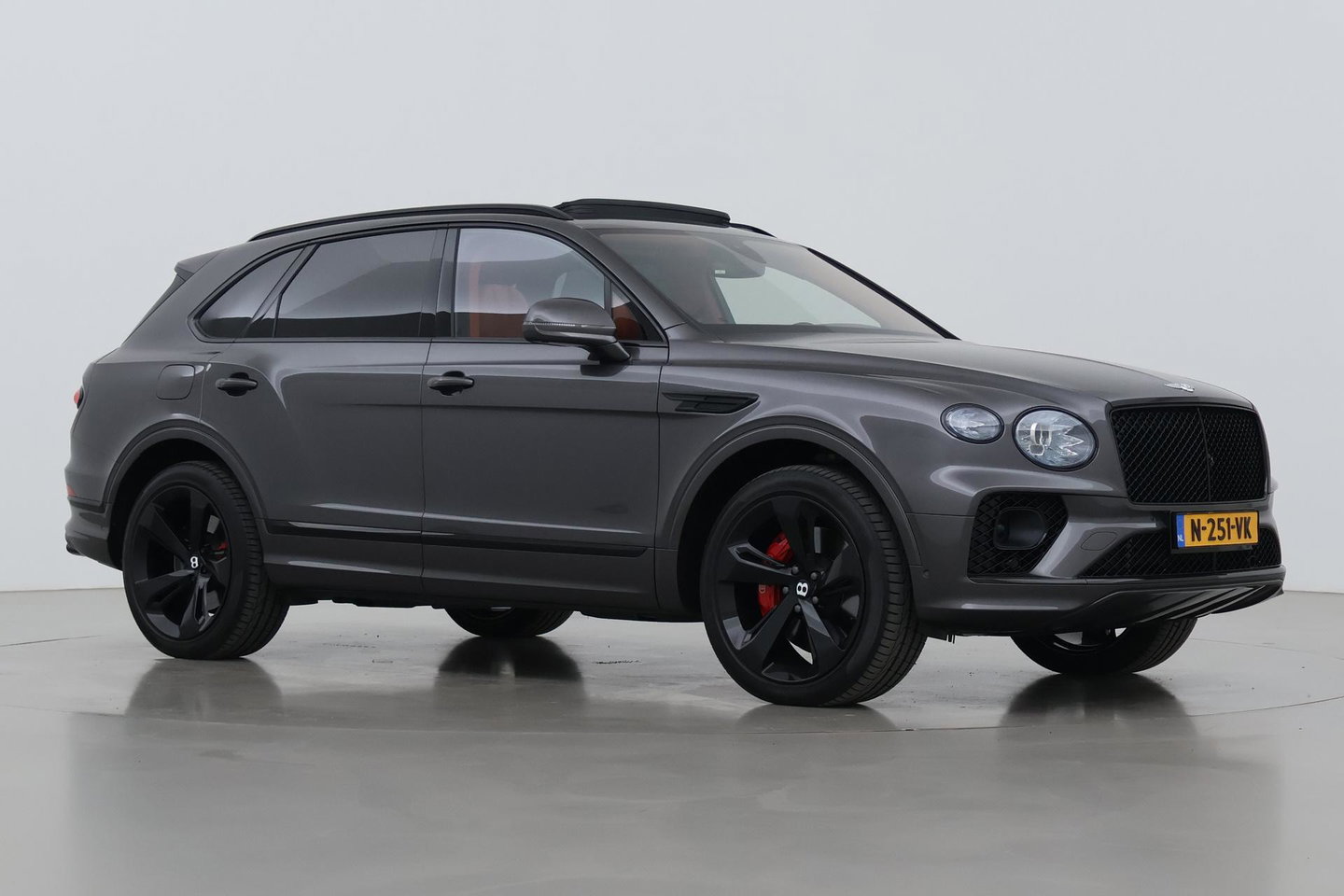 Bentley Bentayga 4.0 V8 | NL-Auto | 22 Inch | Luchtvering | Head-Up | Panoramadak | 360° Camera