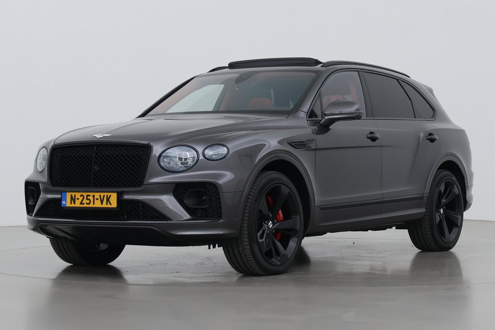 Bentley Bentayga 4.0 V8 | NL-Auto | 22 Inch | Luchtvering | Head-Up | Panoramadak | 360° Camera