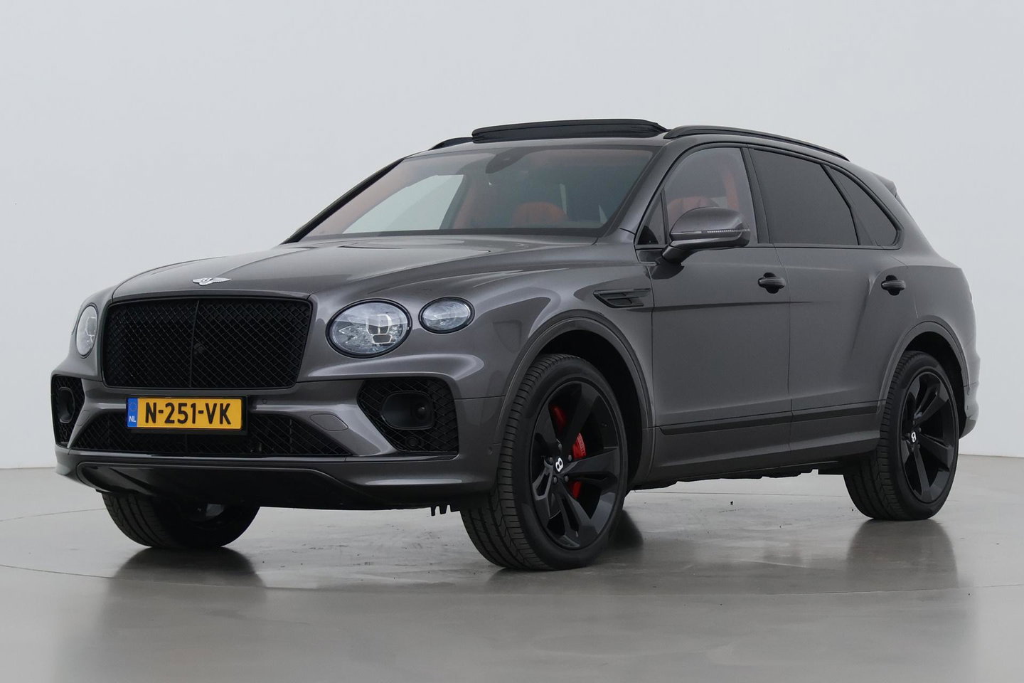 Bentley Bentayga 4.0 V8 | NL-Auto | 22 Inch | Luchtvering | Head-Up | Panoramadak | 360° Camera
