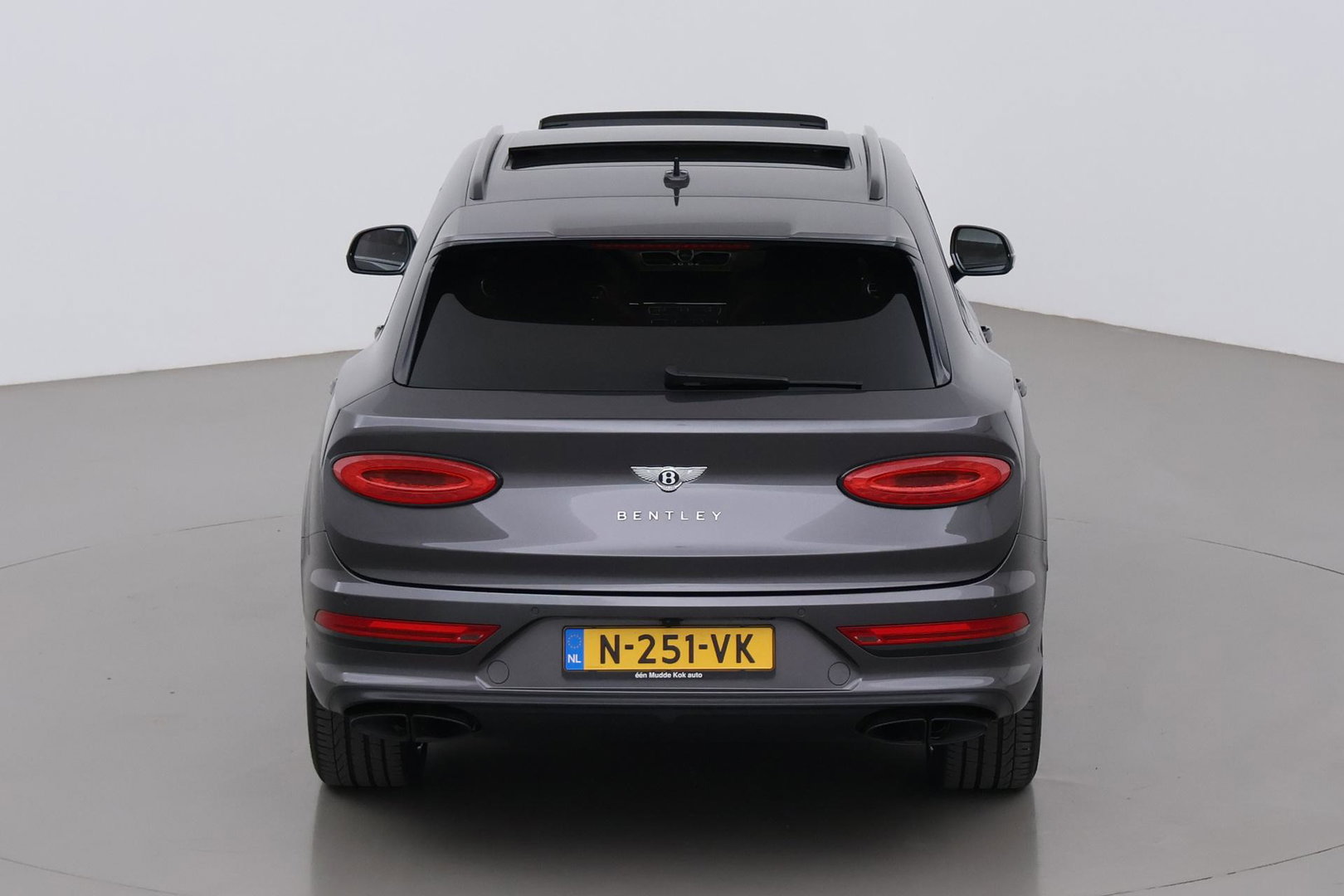 Bentley Bentayga 4.0 V8 | NL-Auto | 22 Inch | Luchtvering | Head-Up | Panoramadak | 360° Camera