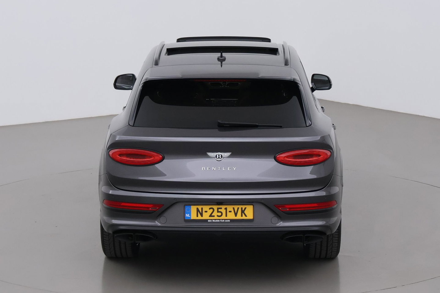 Bentley Bentayga 4.0 V8 | NL-Auto | 22 Inch | Luchtvering | Head-Up | Panoramadak | 360° Camera