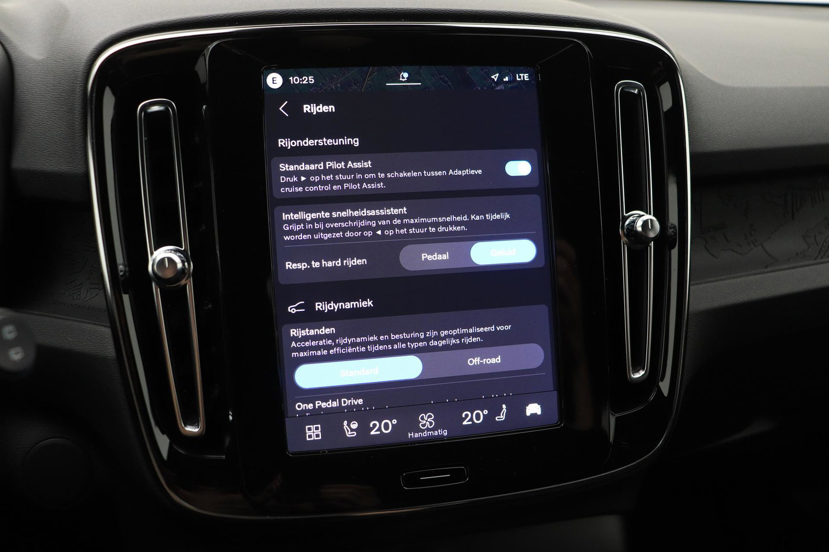 Volvo EX40 Extended Range Plus Black Edition 82 kWh | ACC | Harman/Kardon | 360° Camera | Stoel+Stuurverwarming | BLIS | 20 Inch