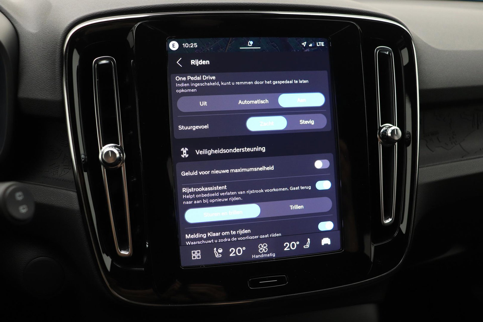Volvo EX40 Extended Range Plus Black Edition 82 kWh | ACC | Harman/Kardon | 360° Camera | Stoel+Stuurverwarming | BLIS | 20 Inch