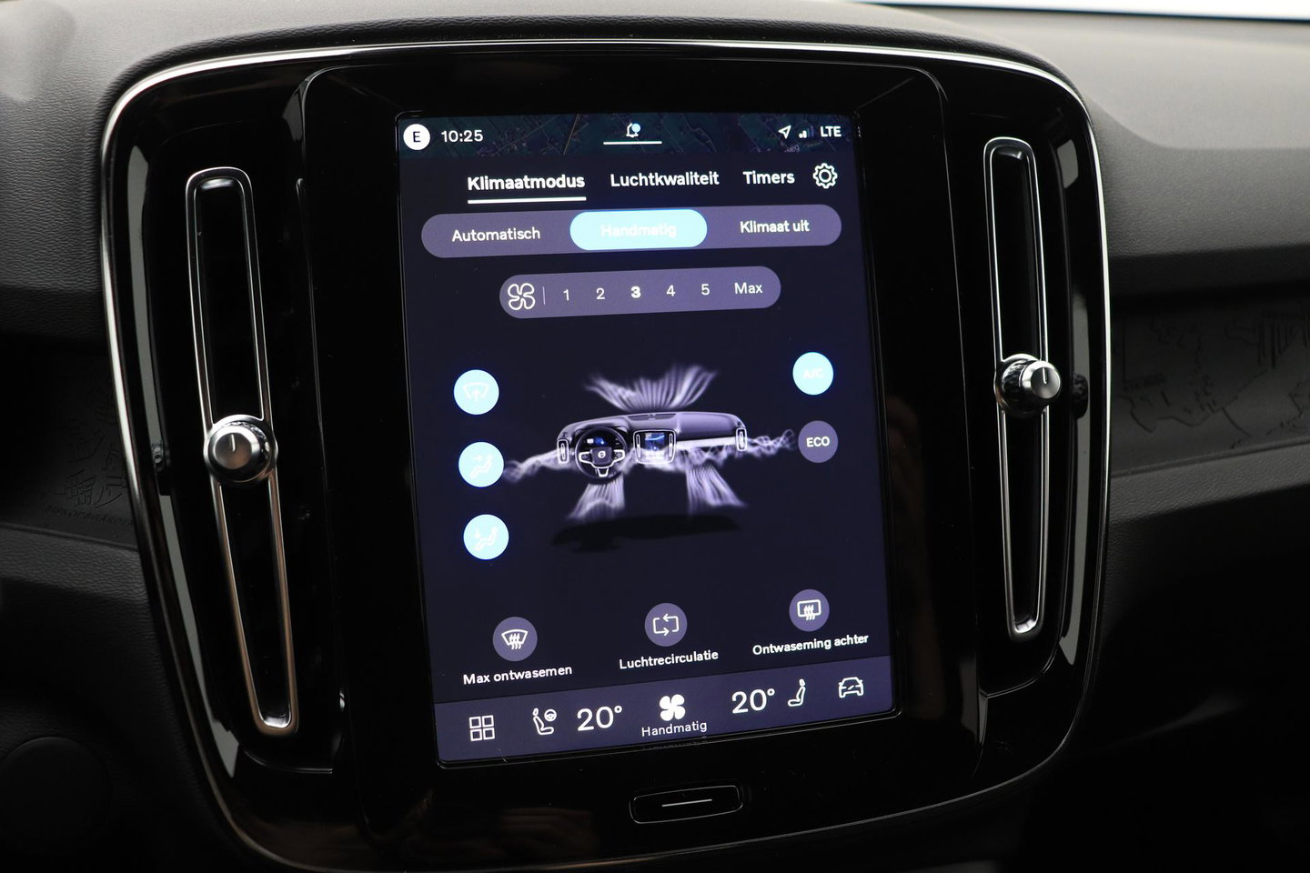 Volvo EX40 Extended Range Plus Black Edition 82 kWh | ACC | Harman/Kardon | 360° Camera | Stoel+Stuurverwarming | BLIS | 20 Inch