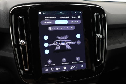 Volvo EX40 Extended Range Plus Black Edition 82 kWh | ACC | Harman/Kardon | 360° Camera | Stoel+Stuurverwarming | BLIS | 20 Inch