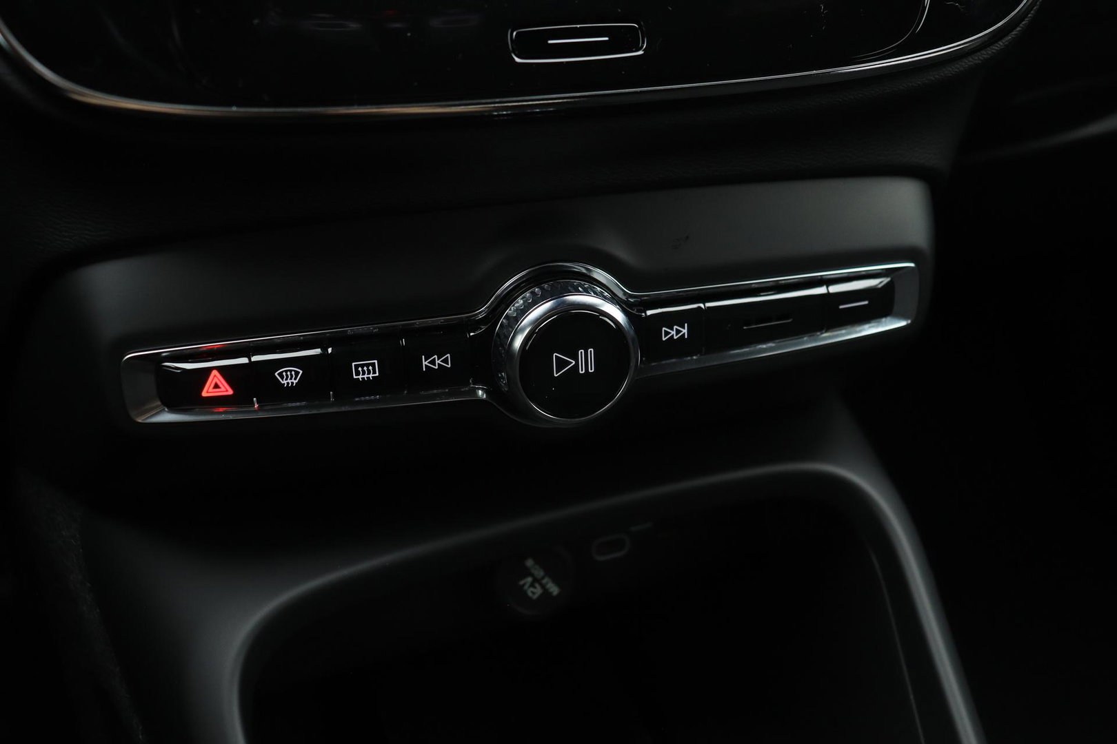 Volvo EX40 Extended Range Plus Black Edition 82 kWh | ACC | Harman/Kardon | 360° Camera | Stoel+Stuurverwarming | BLIS | 20 Inch