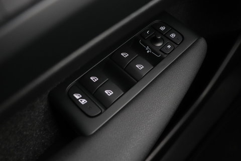 Volvo EX40 Extended Range Plus Black Edition 82 kWh | ACC | Harman/Kardon | 360° Camera | Stoel+Stuurverwarming | BLIS | 20 Inch