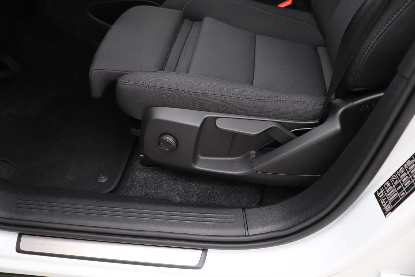 Volvo EX40 Extended Range Plus Black Edition 82 kWh | ACC | Harman/Kardon | 360° Camera | Stoel+Stuurverwarming | BLIS | 20 Inch