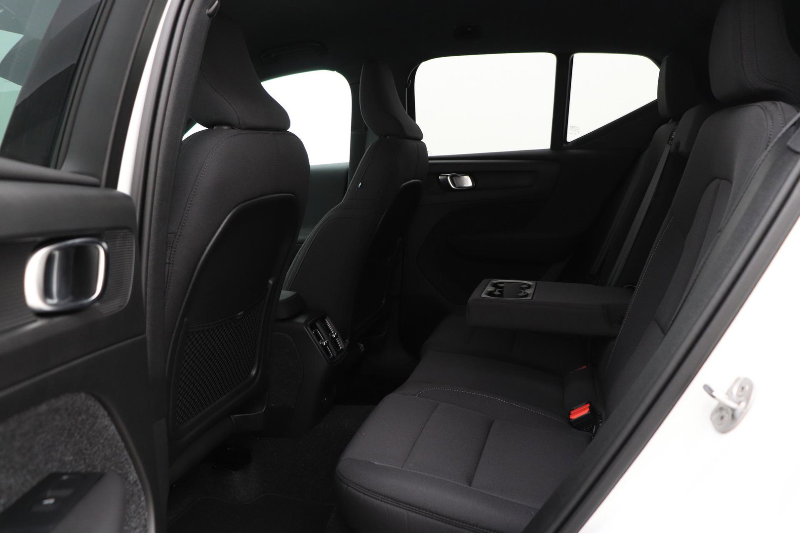 Volvo EX40 Extended Range Plus Black Edition 82 kWh | ACC | Harman/Kardon | 360° Camera | Stoel+Stuurverwarming | BLIS | 20 Inch