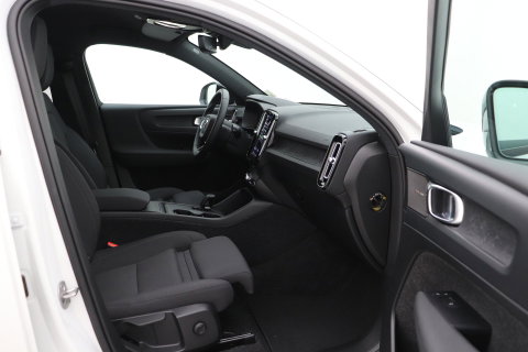 Volvo EX40 Extended Range Plus Black Edition 82 kWh | ACC | Harman/Kardon | 360° Camera | Stoel+Stuurverwarming | BLIS | 20 Inch