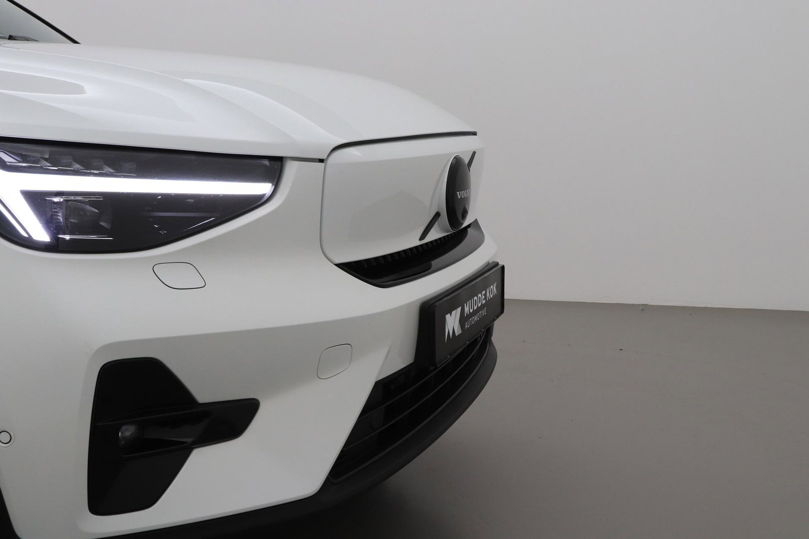 Volvo EX40 Extended Range Plus Black Edition 82 kWh | ACC | Harman/Kardon | 360° Camera | Stoel+Stuurverwarming | BLIS | 20 Inch
