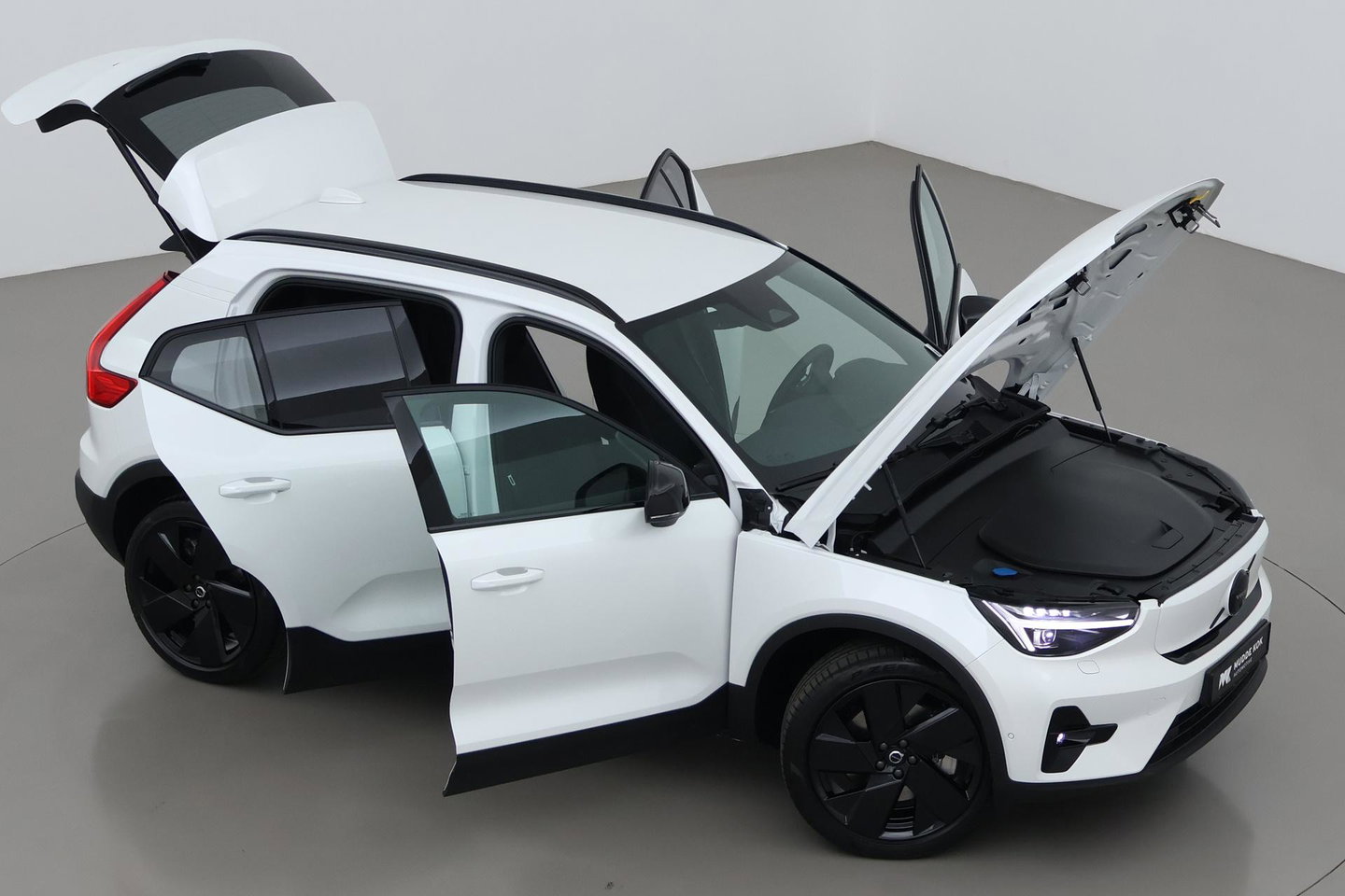 Volvo EX40 Extended Range Plus Black Edition 82 kWh | ACC | Harman/Kardon | 360° Camera | Stoel+Stuurverwarming | BLIS | 20 Inch