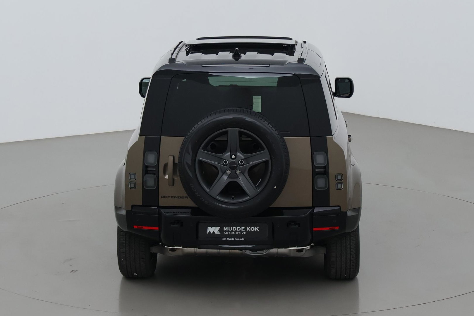 Land Rover Defender 2.0 P300e 110 X-Dynamic SE | FACELIFT | ACC | Panoramadak | ClearSight | Stoel+Stuurverwarming | Trekhaak