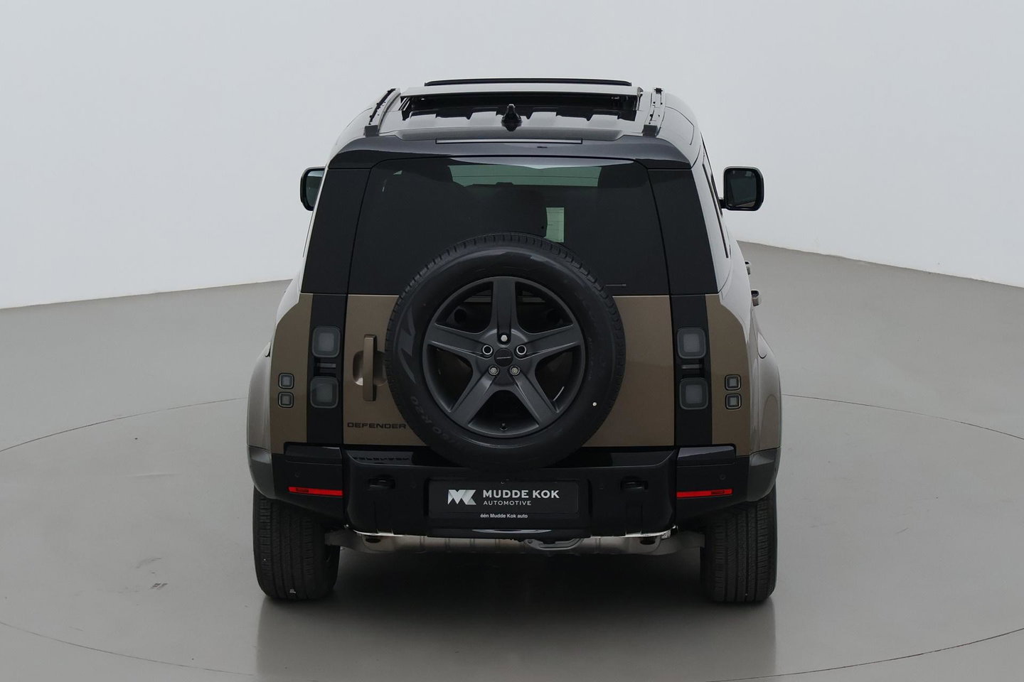 Land Rover Defender 2.0 P300e 110 X-Dynamic SE | FACELIFT | ACC | Panoramadak | ClearSight | Stoel+Stuurverwarming | Trekhaak