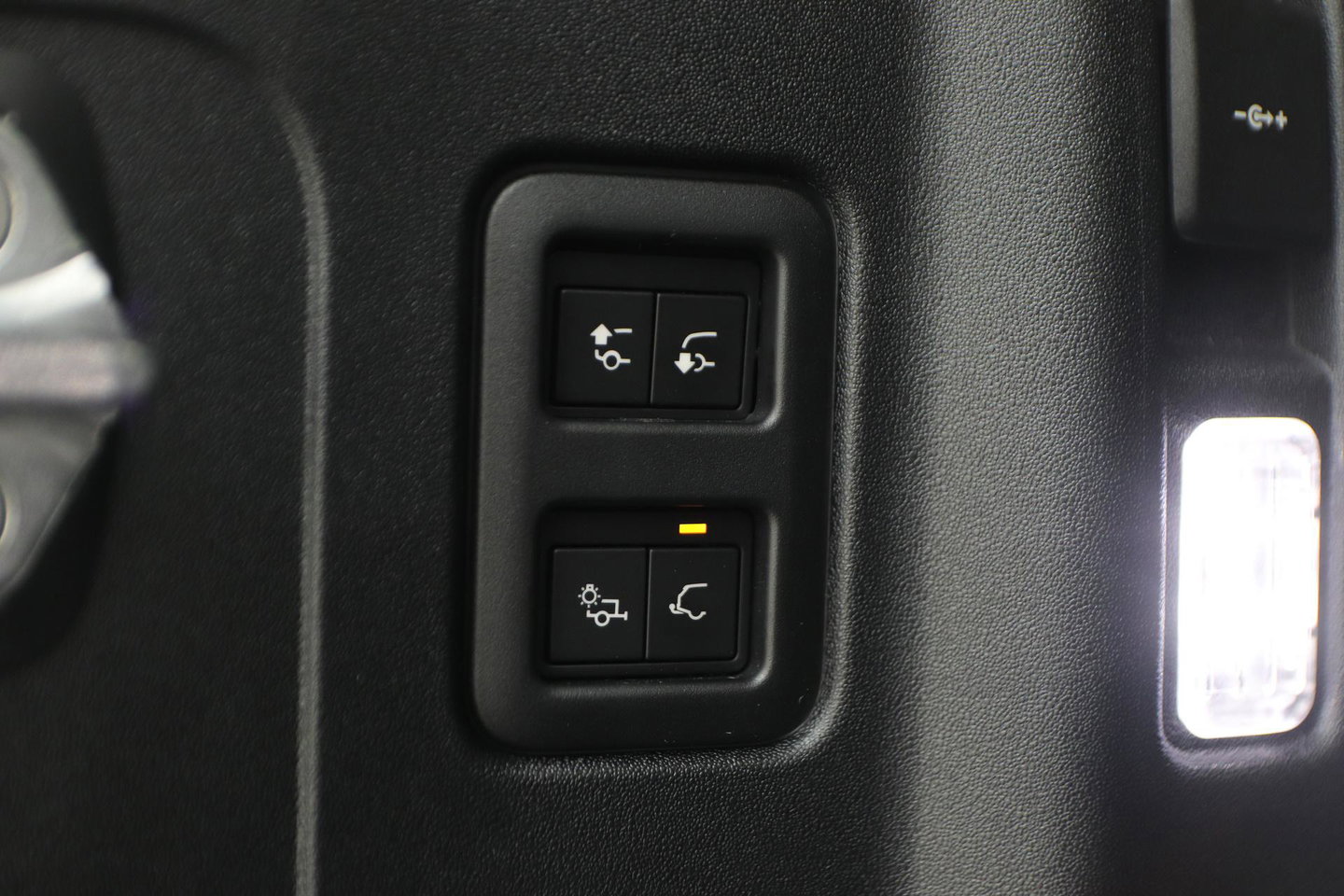 Land Rover Defender 2.0 P300e 110 X-Dynamic SE | FACELIFT | ACC | Panoramadak | ClearSight | Stoel+Stuurverwarming | Trekhaak