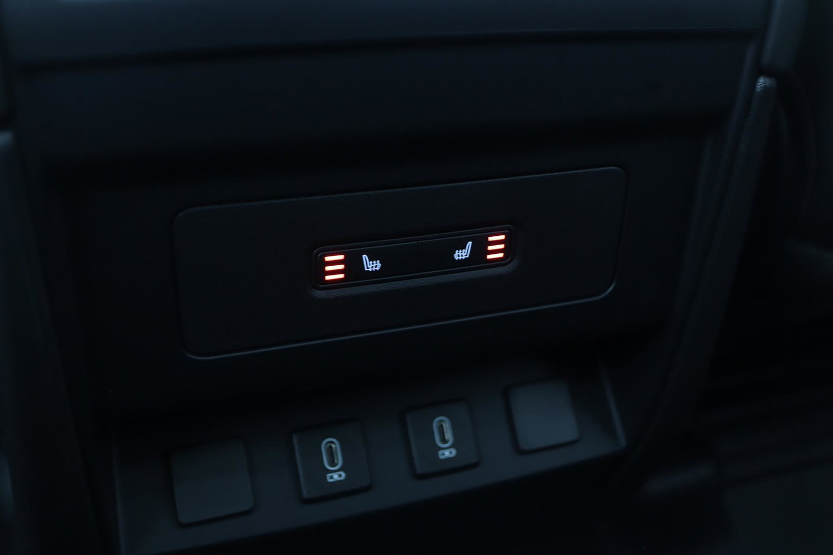 Land Rover Defender 2.0 P300e 110 X-Dynamic SE | FACELIFT | ACC | Panoramadak | ClearSight | Stoel+Stuurverwarming | Trekhaak