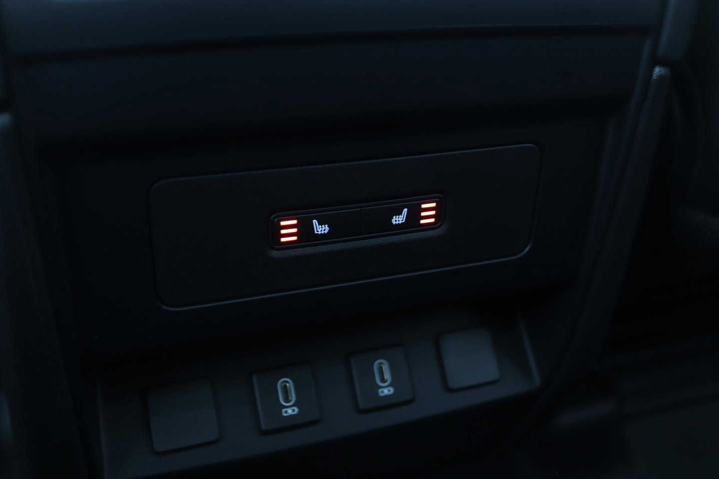 Land Rover Defender 2.0 P300e 110 X-Dynamic SE | FACELIFT | ACC | Panoramadak | ClearSight | Stoel+Stuurverwarming | Trekhaak