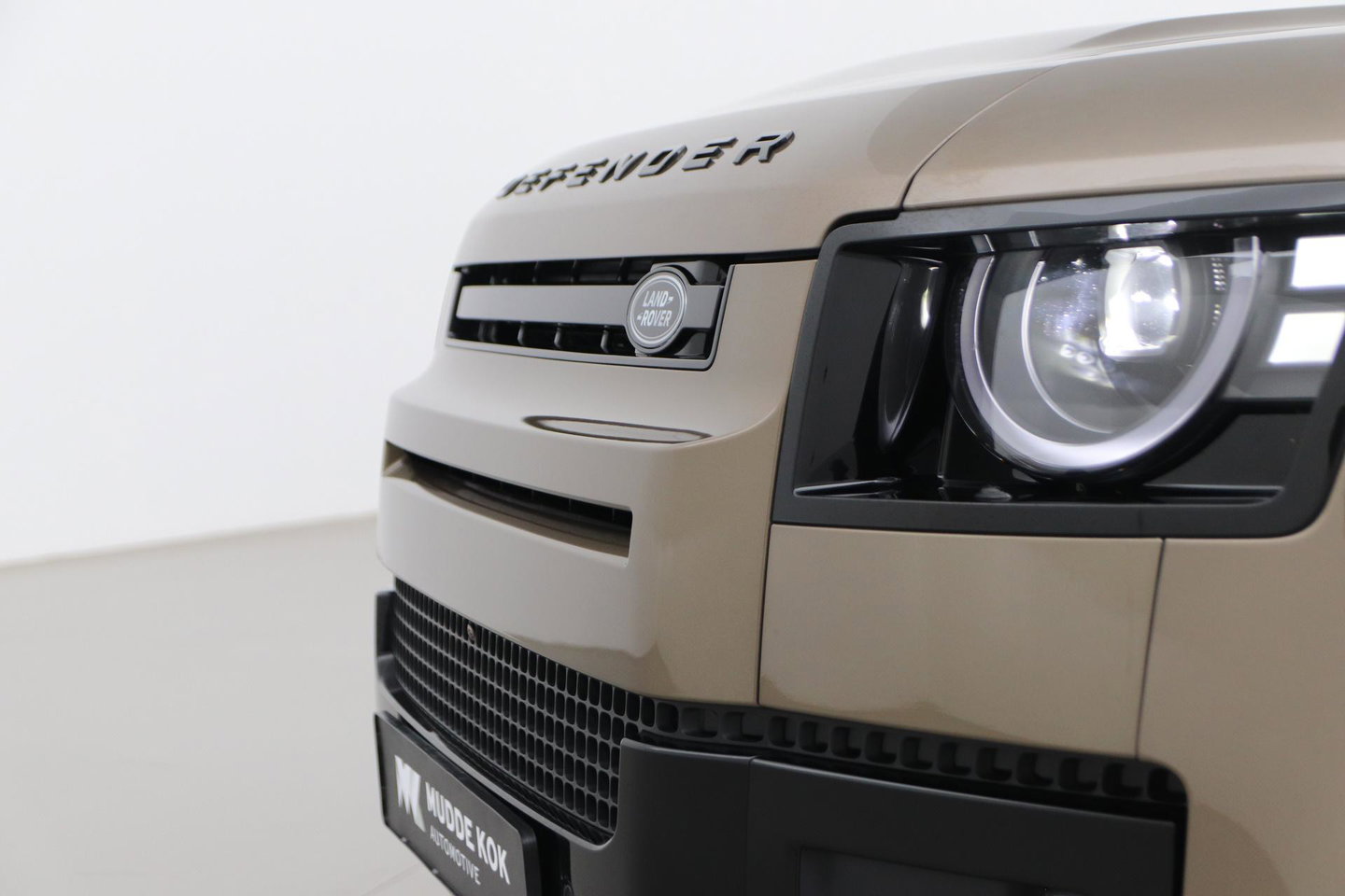 Land Rover Defender 2.0 P300e 110 X-Dynamic SE | FACELIFT | ACC | Panoramadak | ClearSight | Stoel+Stuurverwarming | Trekhaak